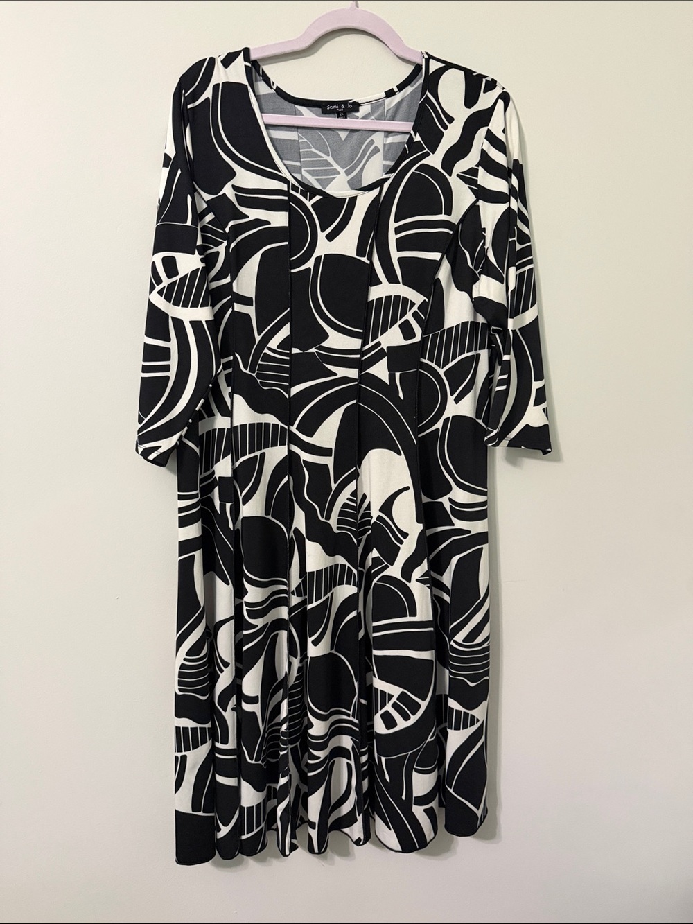 Sami & Jo Black and White Graphic Scoop Neck Long Sleeve Dress